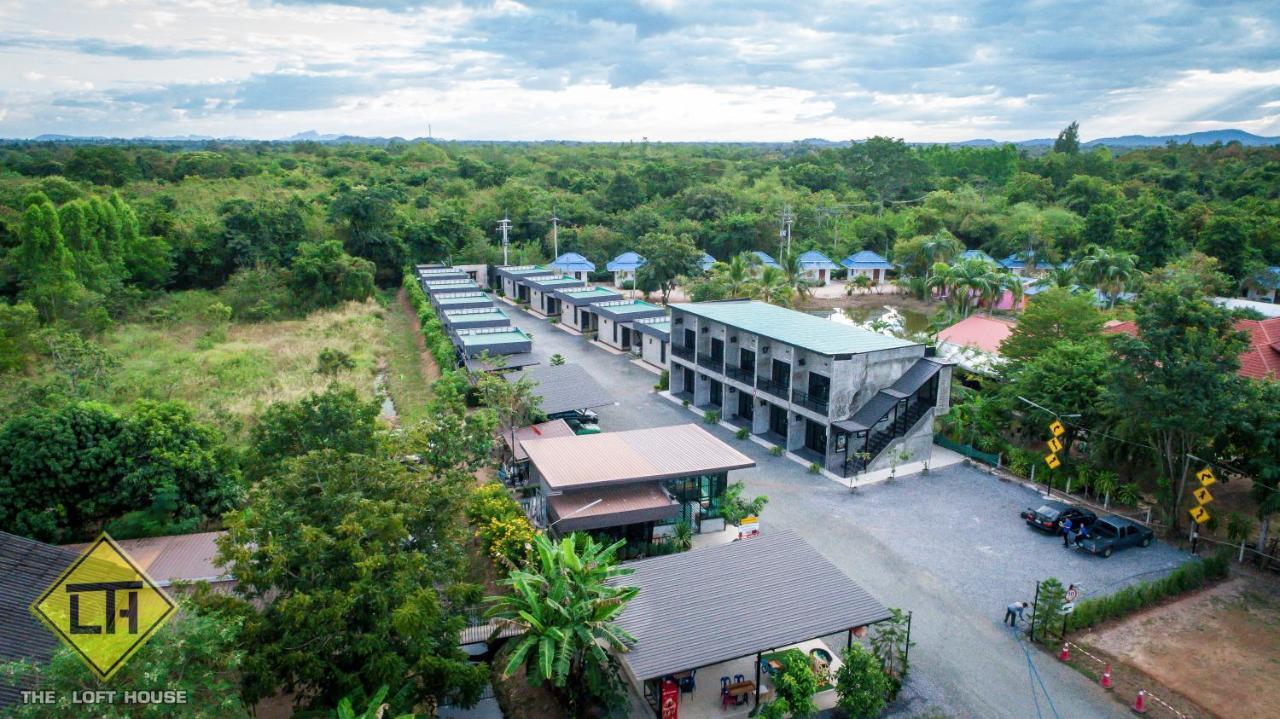 The Loft House Sakaeo Hotel Watthana Nakhon Buitenkant foto