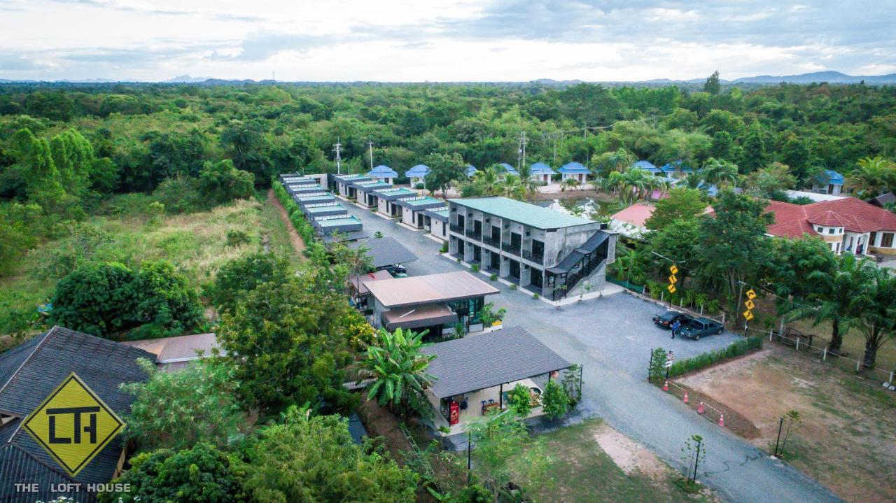 The Loft House Sakaeo Hotel Watthana Nakhon Buitenkant foto