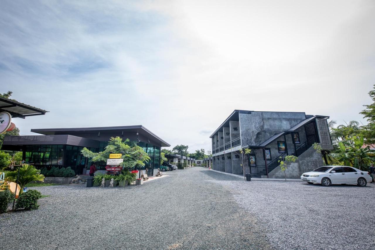 The Loft House Sakaeo Hotel Watthana Nakhon Buitenkant foto